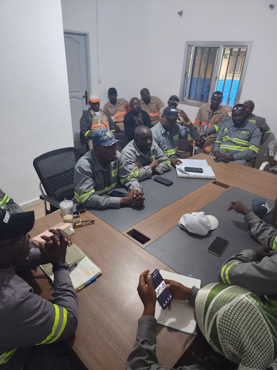 Superviseurs GROUPE HSPT en réunion de travail
